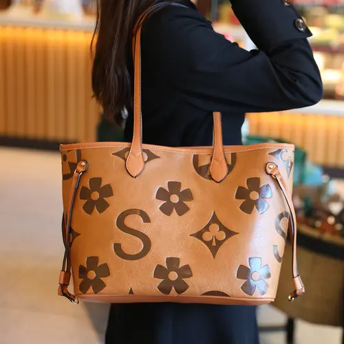 Women's Elegant Floral Embossed Tote Bag & Wristlet, Large Capacity Shoulder Bag, Fashionable Handbag Set for Daily Use