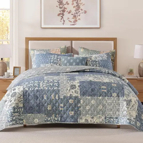 【Summer Sales Deals】3-Piece Patchwork Blue Flower Quilt Set - Twin Lightweight Fade Resistant Coverlet, Reversible Floral Bedding, Machine Washable Bed Set (66"x92", 1 Quilt + 1 Pillow Sham), Microfibre