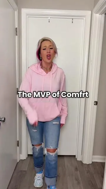 Call my bluff! You can’t because I know I’m right! This Comfrt Jersey Hoodie is about to be THE most wanted @Comfrt piece! #tiktokshopcreatorpicks #tiktokshopblackfriday #comfrt #jerseyhoodie #comfrtjersey 