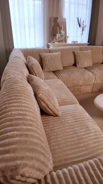 This white oversized sectional brings instant holiday-level relaxation.#GOSUHI #cloudcouch #oversized #cozyvibes #sofagoals 
