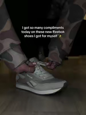 Reebok women’s low top glide sneakers ✨👟