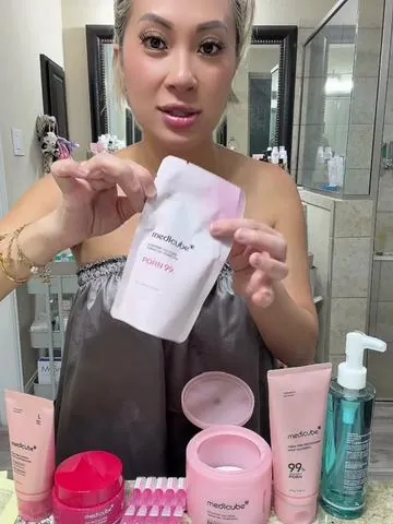 My Korean skincare medicube routine ❤️#medicubeskincare #koreanskincare #glassskin #tiktokshop #tiktokmademebuyit 