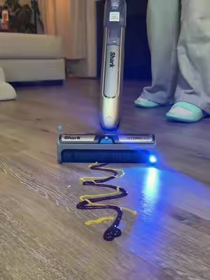 Why vacuum and mop separately when you can do both at the same time? The Shark HydroDuo Vac Mop is the way to go!👏🏼 #sharkhydroduo #cleaning #mopping #vacuummop #wetdryvacuumcleaner 