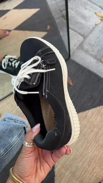 Casual sneakers you can walk for miles in 🙌🏼 #casualsneaker #clarks #tiktokshopspringglowup #tiktokahopcreatorpicks #walkingshoes 