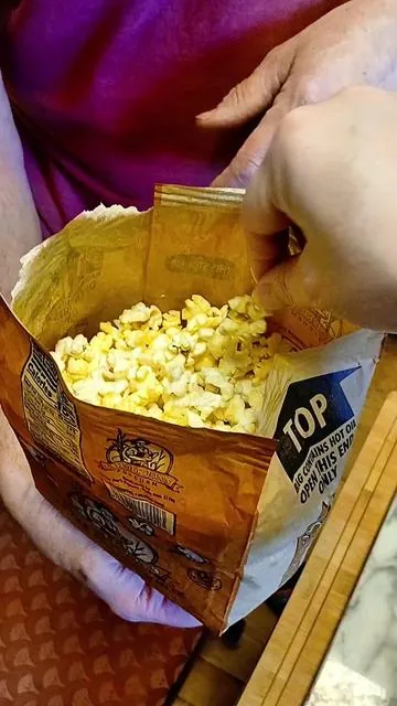 Who was the genius that invented hulless microwave popcorn? #hullesspopcorn #microwavepopcorn #popcorn #healthysnacks #farmerjon @QVC, Inc 