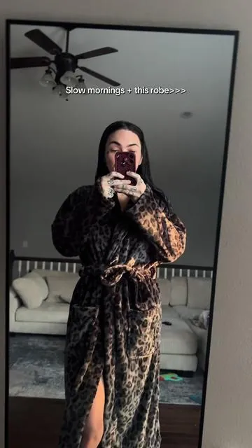 Don’t know what to ask for Mother’s Day? THIS ROBE🐆👌 @Comfrt #cozyathome #comfrt #leopardprint #mothersdaygiftideas #comfrtrobe 