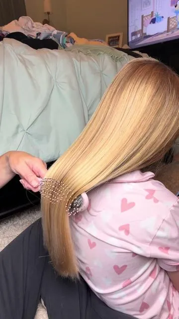 From tangled to silky 💛 #bareanatomyhairserum #silkyhair #shinyhair #hairtok #deephydration 