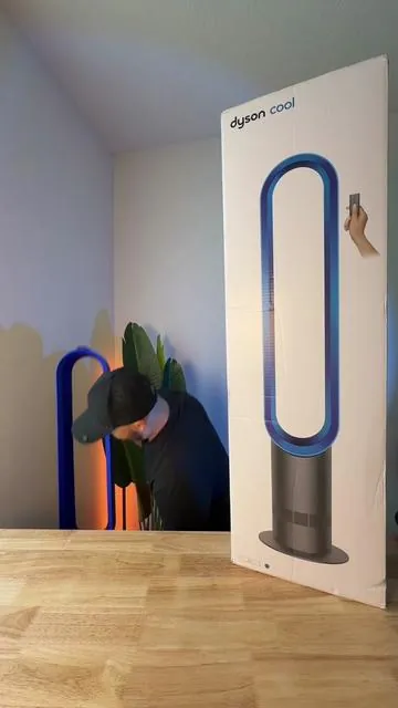 Dyson ❄️🧊 Oscillating Cooling Fan not only looks modern and sleep and it is also powerful #coolingfan #dysonfan #bladelessfan #tiktokshopcreatorpicks #fan 