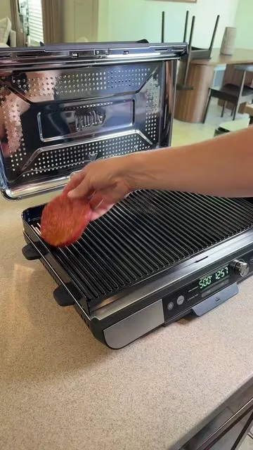 I upgraded to the Ninja Sizzle Pro XL and the extra space is fantastic. 10 burgers at once! #ninjasizzle #ninjasizzleproxl #indoorgrill #indoorgriddle 