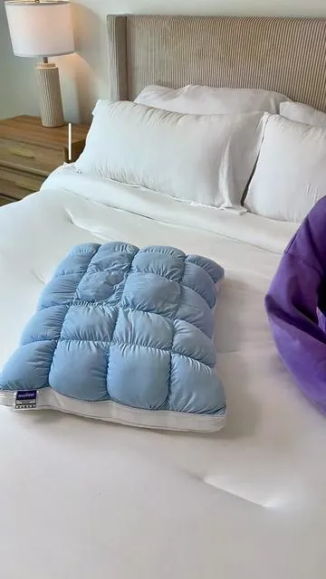 I just melt into this marshmallow pillow #mellowpillow #mellowpuffpillow #mellowsleep #hotelpillow #comfypillow 