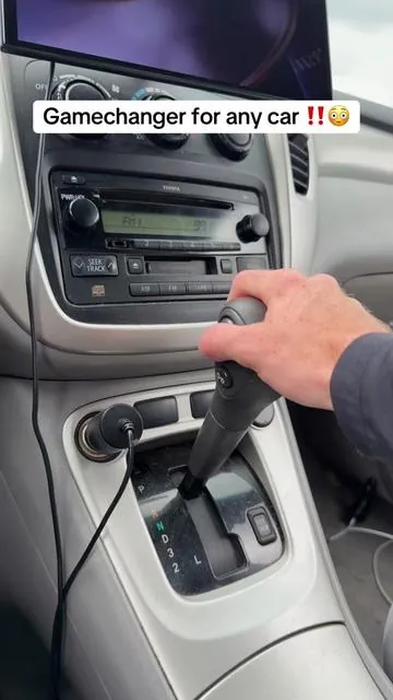 This carplay is so useful for car rides 🤩 #carplay #carplayscreen #carplayadapter #carrides #dealsforyoudays 