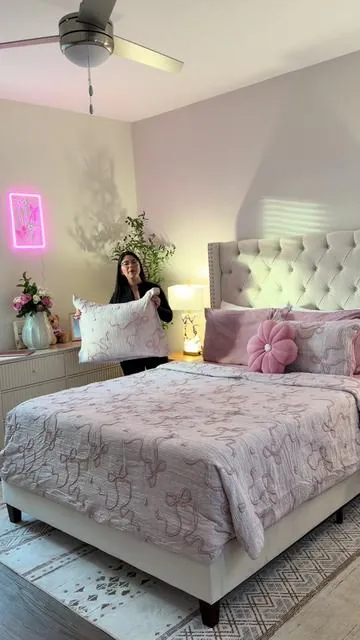 #DealsforYouDays #SummerWins #girlyroom #pinkroom #roomdecor 