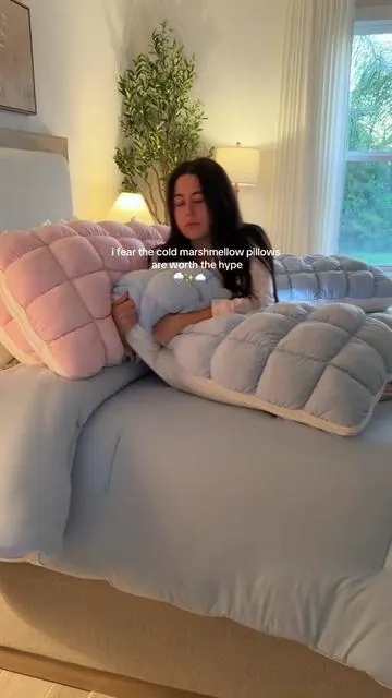 I got the king size… SO COMFYYYY and cold to the touch! 🌧️❄️😴 #mellowsleep #puffpillows #mellow #coolingpillow @Mellow Sleep 