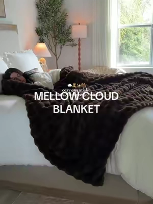 if you’re going to treat yourself to a giant cozy blanket.. get. this. one ☁️ the XL covers my whole king bed 🧸 #mellowsleep #blanket #bedroomdecor #cozyhome @Mellow Sleep 