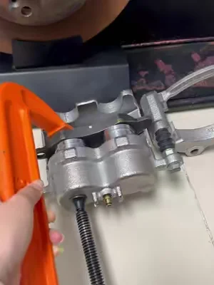 This ratchet mechanism is genius 😎 It doesn't take time or energy, and it's easy to push back!#tool #DIY #fyp #carsoftiktok #dealsforyoudays 