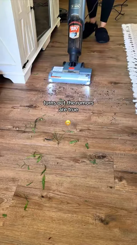 I am obsessed with my shark hydrovac. It makes clanging so fun but the price rn is insane #hydrovac #vacmop #sharkmessmaster #CleanTok @Shark Home 