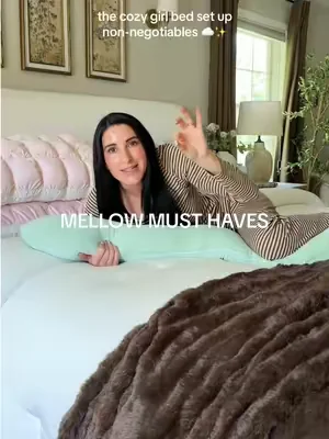 Nothing makes me happier than coming home to the coziest sleep space everrrr ☁️✨🤍 @Mellow Sleep  #mellowsleep #marshmellowcomforter #bodypillow #pillows #coolingblanket 