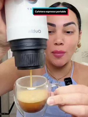 Cafetera espresso portátil OutIn Nano con autocalentamiento, mini cafetera para coche, compatible con cápsulas NS y café molido. Ideal para el hogar y actividades al aire libre.#tiktokshopcreatorpicks #dealsforyoudays #cafetera #cafeteraportatil #cafe 