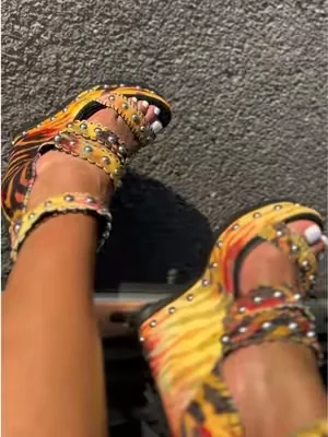 #creatorsearchinsights shop @AKIRA #viralheels #dealsforyoudays #tiktokshopcreatorpicks #summervibes 