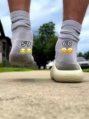 They’re comfy and they boost your height!! #crocs #crocsslides #slides #dealsforyoudays  #creatorsearchinsights 