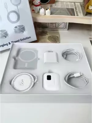 Kit de accesorios de carga y audio 6 en 1 - Banco de energía de alineación magnética de 5000 mAh, plataforma de carga inalámbrica, auriculares Bluetooth, cables USB-C y USB-C a Lightning, adaptador, pegatina de anillo - Para iPhone y Android #dealsforyoudays #summerwins #imprescindible #tendencia #fyp #util #esencial #gadgetviral #viral #parati #recomendado #comprarentiktok #tiendadetiktok #compraya #bonito #calidad 