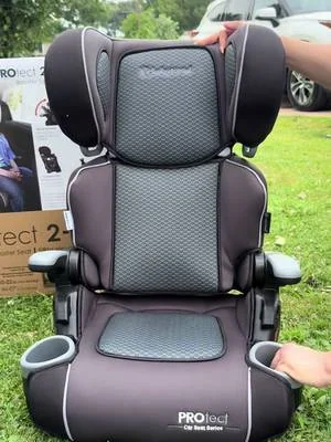 #babycarseat #carseat #sillainfantil #babytrend #dealsforyoudays Silla de coche Baby Trend PROtect 2 en 1, ligera y plegable, con protección contra impactos laterales y cómodos reposabrazos.