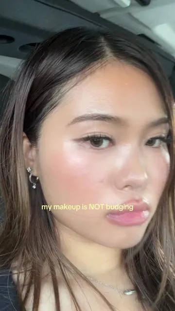 let me buy 10 more rn #makeup #settingspray #beautytok 