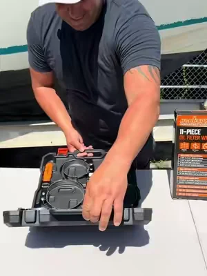 🔧🚗 ¡La herramienta que todo mecánico y amante de los autos necesita! Este kit profesional de 11 piezas para filtros de aceite incluye llaves ajustables, pinzas para filtros, extractor de 3 garras, mango de carraca y más. Ideal para cambios de aceite rápidos y reparaciones en casa, el taller o emergencias en carretera. Viene con práctico estuche para mantener todo organizado. ¡Ahorra tiempo y trabaja como un profesional! 💪#DealsForYouDays #SummerWins #(Buy 1 Get 1 Free Gift 11pc Oi #MechanicTools #OilFilterWrench #ToolKit    