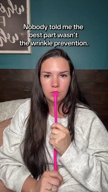 I originally thought these were just for helping reduce lip lines from sipping through a straw… But the feature nobody talks about is that you can actually cut them to fit different cups. ✨ They come with measurement marks, a straw cleaner, and enough straws to customize one for your favorite tumbler, water bottle, iced coffee cup, or bedside cup. It’s one of those little products that makes you wonder why nobody thought of it sooner. #AgingGracefully #BeautyHacks #AntiAgingTips #ReusableStraws #pink 