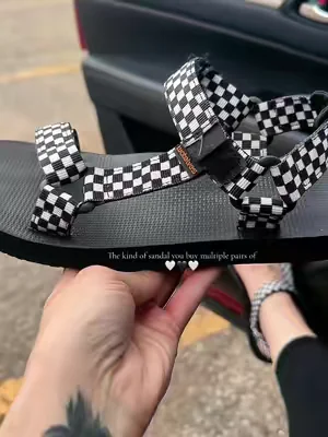 These sandals are both comfortable and super stylish. #watelves #checkeredprint #sandalsforsummer @WateLves Footwear 