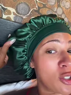 100% mulberry silk halo bonnet 😍💆🏽‍♀️ @Blissy Brand #blissybrand #mulberrysilkbonnet #silkbonnet #dealsforyoudays #blissysilkbonnet 