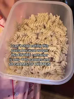 And it doesn't get dry and hard or taste weird #petespasta #proteinpasta #highproteinmeals #highproteindinner #proteinrecipes 