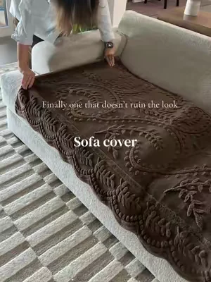 I used to avoid couch covers because they always looked cheap… this one actually changed my mind 😳 #tiktokshop #homedecor #couchcover #livingroomdecor #summervibes