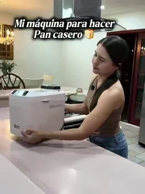 ❤️Hacer pan casero nunca había sido tan fácil. 🍞✨ Solo agregas los ingredientes, sigues las instrucciones del manual y la máquina se encarga de mezclar, amasar, fermentar y hornear por ti. El aroma a pan recién hecho en casa no tiene comparación, y lo mejor es que puedes disfrutarlo caliente y recién salido del horno sin complicaciones. 🤍#SummerWins #dealsforyoudays #pancasero #maquinaparahacerpan #comidacasera 