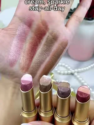 Brown-orange shimmer that stays put.#tiktokshop #Summervibes #fyp #makeuphacks #beauty 