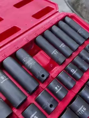 Este set de 49 piezas incluye profundos, cortos, 2 extensiones, 2 adaptadores y universal. Acero cromo molibdeno.  #TrabajoPesado #Durabilidad #Impacto#herramientas #dados 