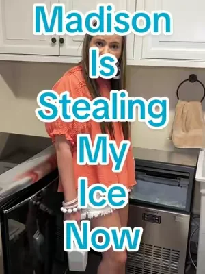 Madison thought these cost way more than they do 😂🧊 #icemachine #icemaker #momanddaughter #summeressentials #everydaylife 