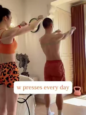 Summer arm lines = 10 min a day. Train at home. Start now.
 #summerarms #homefitness #armday #juststart#armworkout 