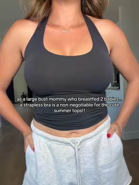 fits like a glove and doesn’t budge 🤸‍♀️ since it’s a minimizing strapless bra it does run small and you may need to size up! i wear my true size but I have low volume 🎈🎈 #tiktokshopcreatorpicks #minimizingbra #minimizerbra #straplessbra #supportivebra 