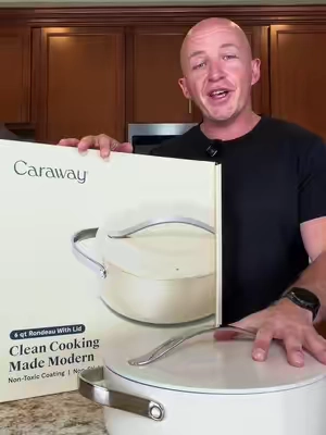 This Caraway Rondeau is an excellent piece of nonstick ceramic cookware #nonstick #caraway #cookware #carawaypans #bakeware 