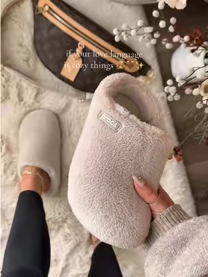 so cutie and soft 🧸🤎✨ #crocs #crocsslippers #fuzzyslippers #slippers #newcrocs 