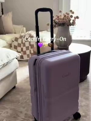 Este color me encantó  es ligera y práctica sus ruedas se giran a 360º 💜✨😍 @Comfrt #comfrt #luggage #carryon #travel #suitcase