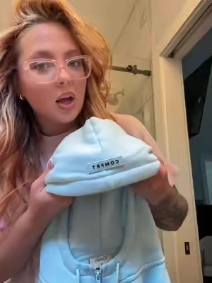 @Comfrt sleep mask hoodie fit is sooo luxurious 🤌🏼😩