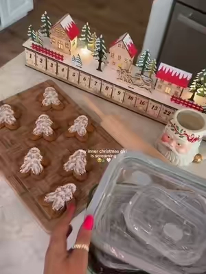 🎄 Add a little holiday magic to your kitchen with these adorable Christmas glass food storage containers from QVC! Perfect for storing leftovers, holiday treats, meal prep, or gifting homemade goodies. They’re festive, functional, and guaranteed to make opening your fridge a little more cheerful all season long. ❤️✨ #TikTokShop #QVCFinds #ChristmasDecor #KitchenEssentials #HolidayHome