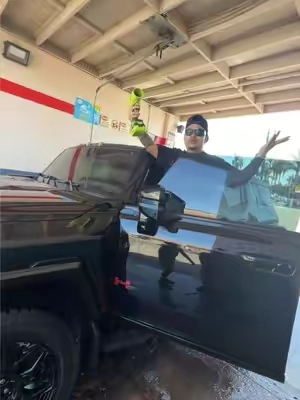 Now my height won’t be a problem 😂 this jet blower gots my back lol you need it I can use it for inside my car and outside! #tiktokfinds #carwash #jetblower #tiktokshop #fyp 