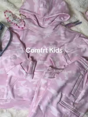 so freaking cute and cozy! #comfrt #kidshoodie #kidscomfrt #sweatsuit #girlmom 