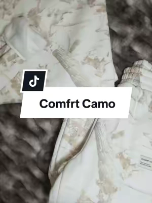 Fall outift unlocked! This Comfrt sweatshirt is that easy throw-on-and-go layer I’ll be reaching for all season. Perfect for school drop-off, errands, travel, and cozy weekends. @Comfrt  #Comfrt #ComfrtCrewneck #FallSweatshirt #camosweatshirt 