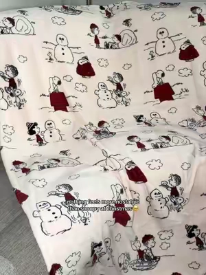 this instantly brings back christmas memories 🤍🎄#snoopy #peanuts #berkshireblanket #peanutschristmas #christmasthrow