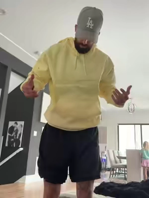 Fancy hoodie lol @Comfrt 