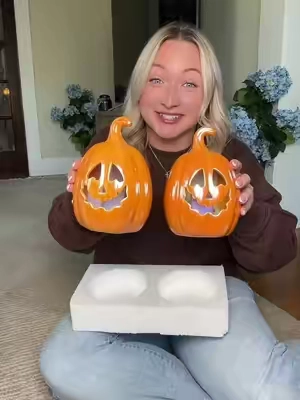 obsessed with these cuties!! 🎃 #jackolantern #falldecor #halloweendecor #pumpkins 